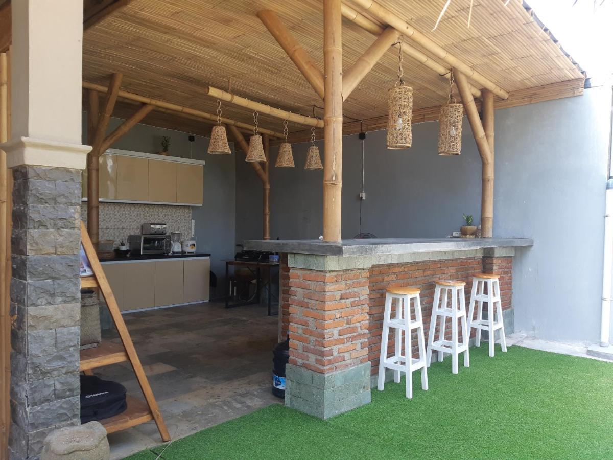 Dhm Surf Villa Kuta  Buitenkant foto