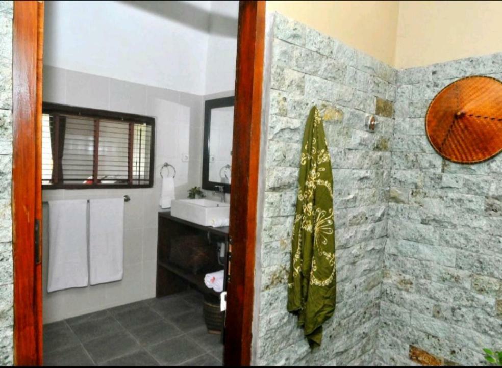 Dhm Surf Villa Kuta  Buitenkant foto